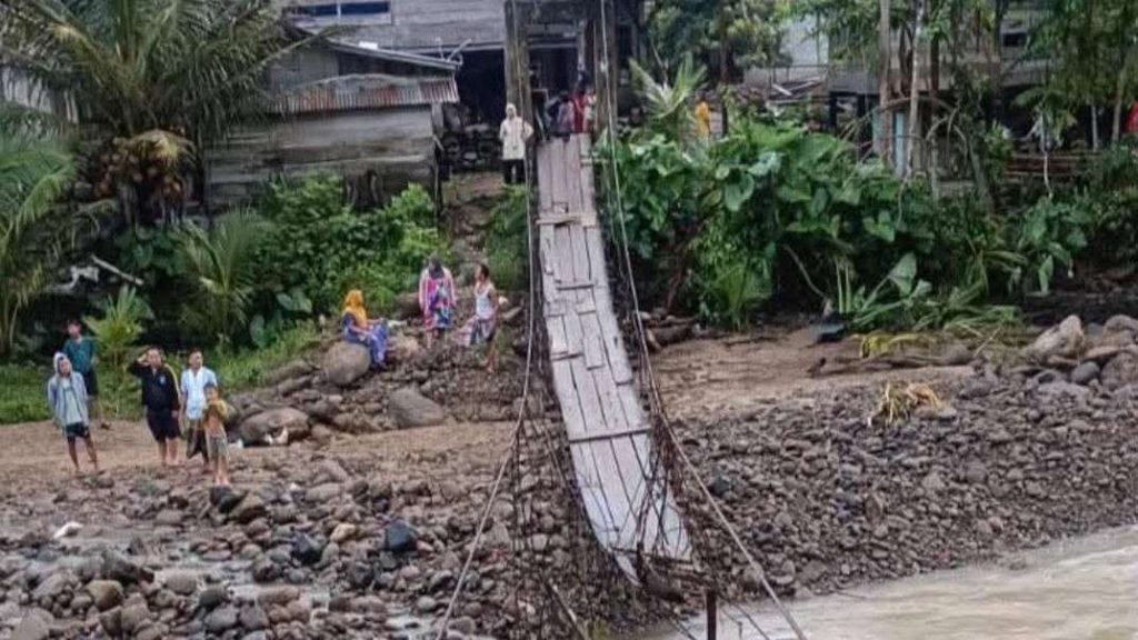 Banjir Bandang Sarolangun Rusak Berat 6 Jembatan Gantung, 3 Putus Total